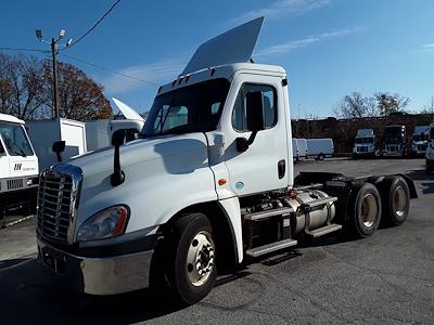 Used 2016 Freightliner Cascadia Day Cab 6x4, Semi Truck for sale #388530 - photo 1