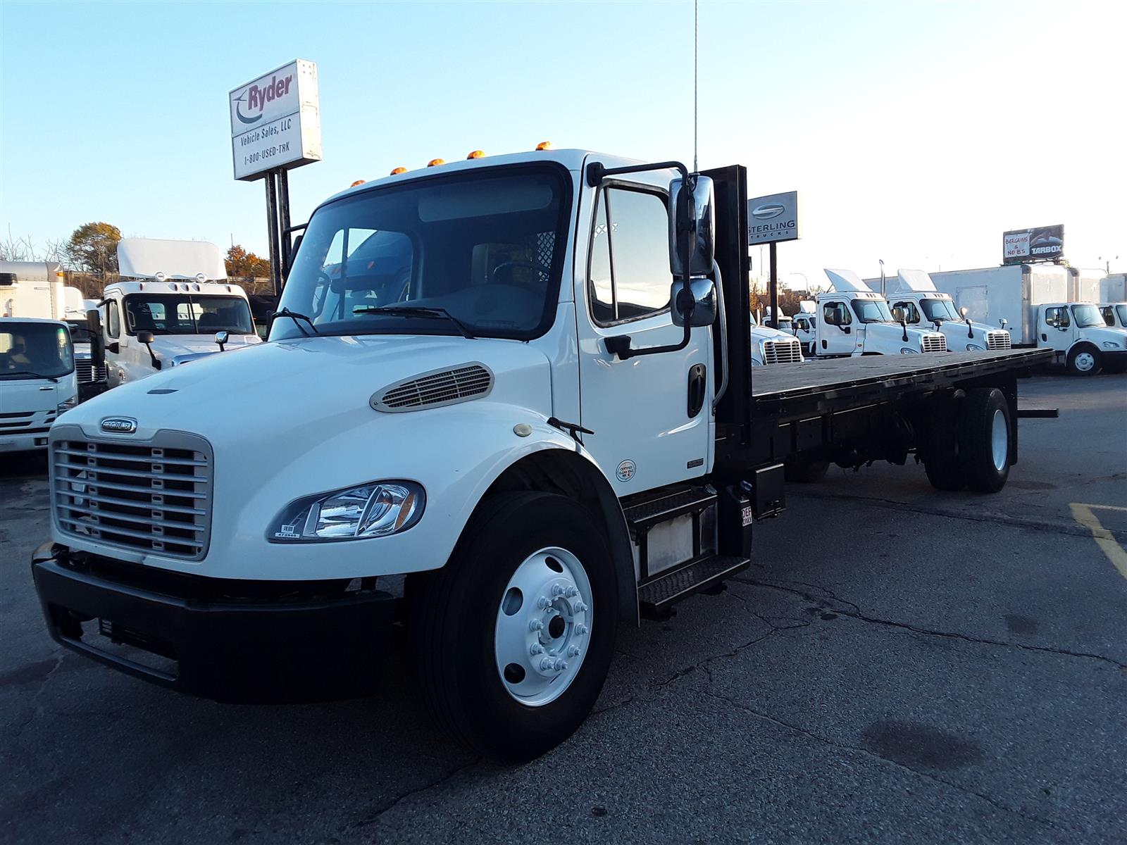 Freightliner Platform Body Trucks | Comvoy