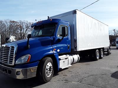 Used 2013 Freightliner Cascadia Day Cab 6x4, 26' Box Truck for sale #499823 - photo 2