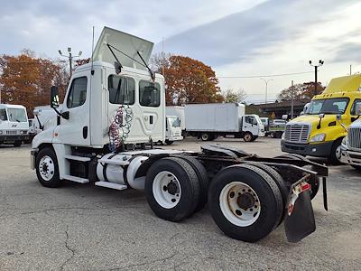 Used 2016 Freightliner Cascadia Day Cab 6x4, Semi Truck for sale #652715 - photo 2