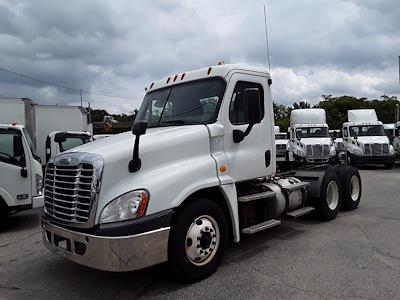 Used 2016 Freightliner Cascadia Day Cab 6x4, Semi Truck for sale #652721 - photo 1