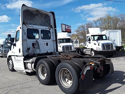 Used 2016 Freightliner Cascadia Day Cab 6x4, Semi Truck for sale #656836 - photo 2