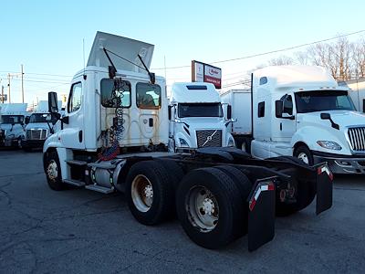 Used 2016 Freightliner Cascadia Day Cab 6x4, Semi Truck for sale #656918 - photo 2