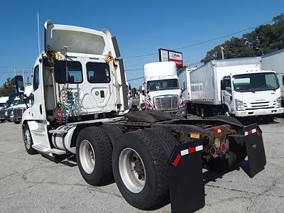 Used 2016 Freightliner Cascadia Day Cab 6x4, Semi Truck for sale #659257 - photo 2