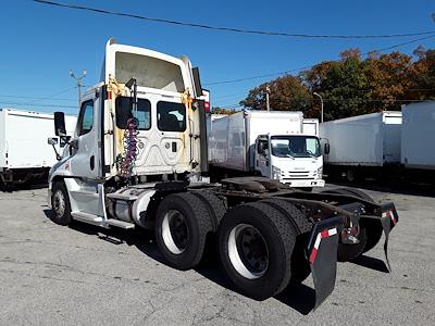 Used 2016 Freightliner Cascadia Day Cab 6x4, Semi Truck for sale #659258 - photo 2