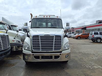 Used 2016 Freightliner Cascadia Day Cab 6x4, Semi Truck for sale #660264 - photo 2