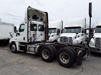 Used 2016 Freightliner Cascadia Day Cab 6x4, Semi Truck for sale #662439 - photo 2