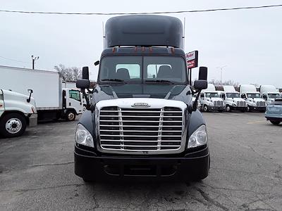 Used 2016 Freightliner Cascadia Day Cab 6x4, Semi Truck for sale #662669 - photo 2