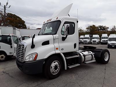 Used 2017 Freightliner Cascadia Day Cab 4x2, Semi Truck for sale #666158 - photo 1