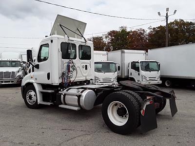 Used 2017 Freightliner Cascadia Day Cab 4x2, Semi Truck for sale #666158 - photo 2