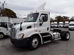 Used 2017 Freightliner Cascadia Day Cab 4x2, Semi Truck for sale #666158 - photo 1