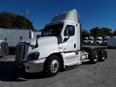 Used 2017 Freightliner Cascadia Day Cab 6x4, Semi Truck for sale #668999 - photo 1