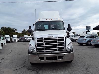 Used 2016 Freightliner Cascadia Day Cab 6x4, Semi Truck for sale #669753 - photo 2