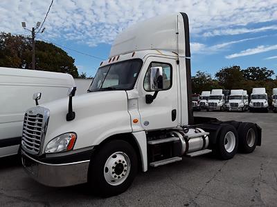 2017 Freightliner Cascadia Day Cab 6x4, Semi Truck for sale #670278 - photo 1