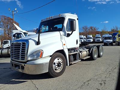 Used 2017 Freightliner Cascadia Day Cab 6x4, Semi Truck for sale #670761 - photo 1