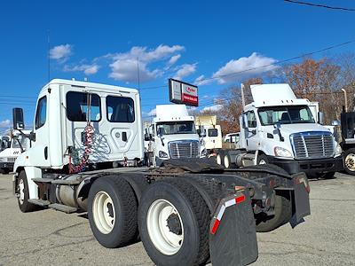 Used 2017 Freightliner Cascadia Day Cab 6x4, Semi Truck for sale #670761 - photo 2