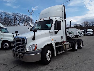 Used 2017 Freightliner Cascadia Day Cab 6x4, Semi Truck for sale #672030 - photo 1