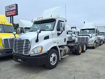 Used 2017 Freightliner Cascadia Day Cab 6x4, Semi Truck for sale #675072 - photo 1