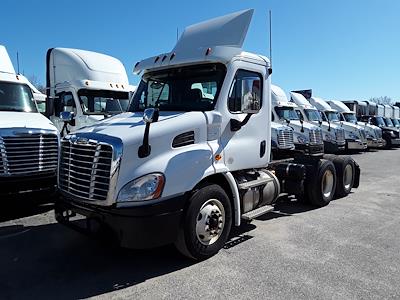 Used 2017 Freightliner Cascadia Day Cab 6x4, Semi Truck for sale #675073 - photo 1