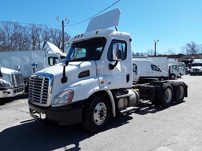 Used 2017 Freightliner Cascadia Day Cab 6x4, Semi Truck for sale #675074 - photo 1