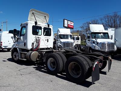 Used 2017 Freightliner Cascadia Day Cab 6x4, Semi Truck for sale #675074 - photo 2