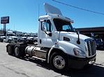 Used 2017 Freightliner Cascadia Day Cab 6x4, Semi Truck for sale #675074 - photo 4