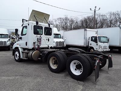 Used 2017 Freightliner Cascadia Day Cab 6x4, Semi Truck for sale #675077 - photo 2