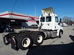 Used 2017 Freightliner Cascadia Day Cab 6x4, Semi Truck for sale #675080 - photo 5