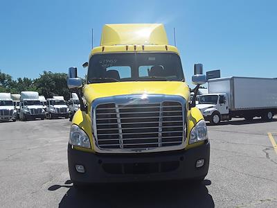 Used 2017 Freightliner Cascadia Day Cab 4x2, Semi Truck for sale #679459 - photo 2