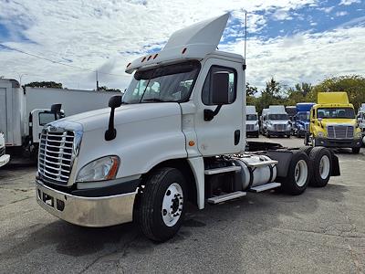 Used 2017 Freightliner Cascadia Day Cab 6x4, Semi Truck for sale #679684 - photo 1