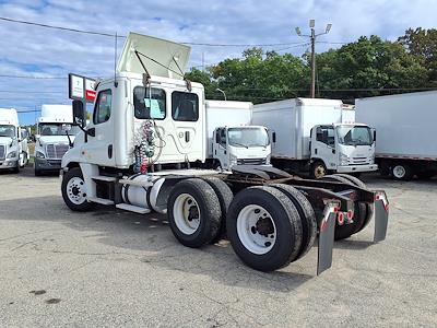 Used 2017 Freightliner Cascadia Day Cab 6x4, Semi Truck for sale #679684 - photo 2