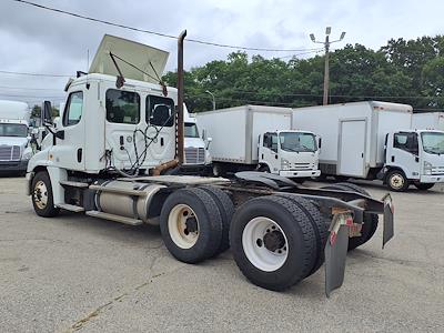 Used 2018 Freightliner Cascadia Day Cab 6x4, Semi Truck for sale #681298 - photo 2