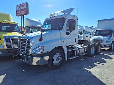 Used 2018 Freightliner Cascadia Day Cab 6x4, Semi Truck for sale #744620 - photo 1