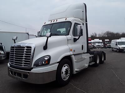 Used 2018 Freightliner Cascadia Day Cab 6x4, Semi Truck for sale #762199 - photo 1