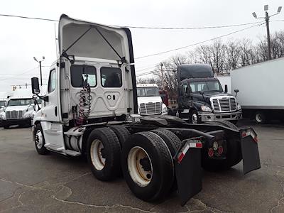 Used 2018 Freightliner Cascadia Day Cab 6x4, Semi Truck for sale #762199 - photo 2