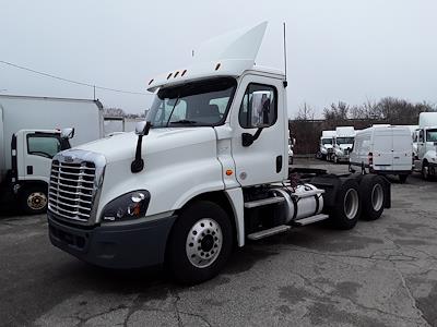 Used 2019 Freightliner Cascadia Day Cab 6x4, Semi Truck for sale #864837 - photo 1