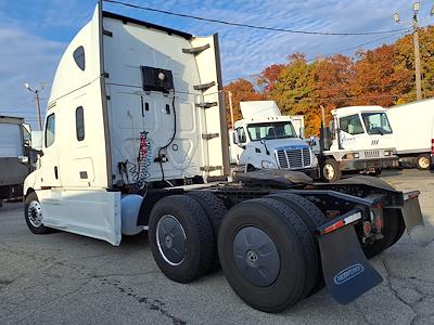 Used 2019 Freightliner Cascadia Sleeper Cab 6x4, Semi Truck for sale #873362 - photo 2