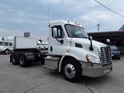 Used 2020 Freightliner Cascadia Day Cab 6x4, Semi Truck for sale #880385 - photo 2