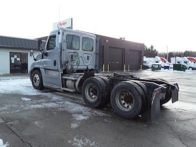 Used 2014 Freightliner Cascadia Day Cab 6x4, Semi Truck for sale #536827 - photo 2