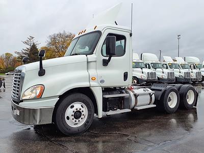 Used 2017 Freightliner Cascadia Day Cab 6x4, Semi Truck for sale #673944 - photo 1