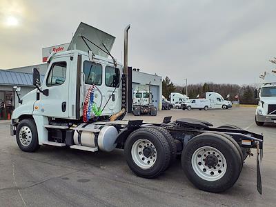 Used 2017 Freightliner Cascadia Day Cab 6x4, Semi Truck for sale #676523 - photo 2