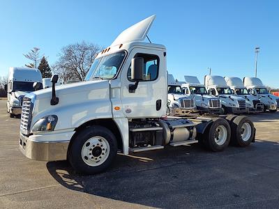 Used 2017 Freightliner Cascadia Day Cab 6x4, Semi Truck for sale #678762 - photo 1