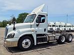 Used 2018 Freightliner Cascadia Day Cab 6x4, Semi Truck for sale #767243 - photo 3