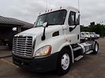 Used 2014 Freightliner Cascadia 4x2, Semi Truck for sale #324025 - photo 2