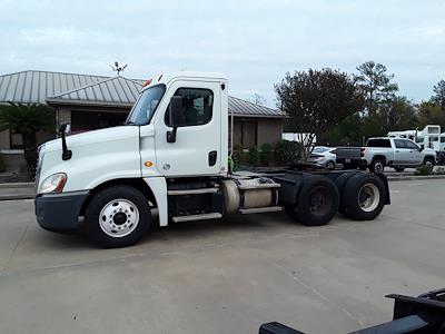 Used 2015 Freightliner Cascadia Day Cab 6x4, Semi Truck for sale #640683 - photo 1