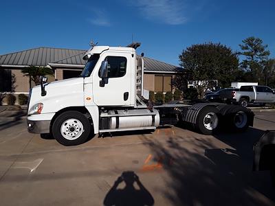 Used 2016 Freightliner Cascadia Day Cab 6x4, Semi Truck for sale #646811 - photo 1