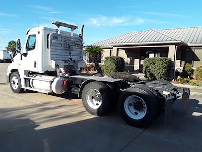 Used 2016 Freightliner Cascadia Day Cab 6x4, Semi Truck for sale #646811 - photo 2