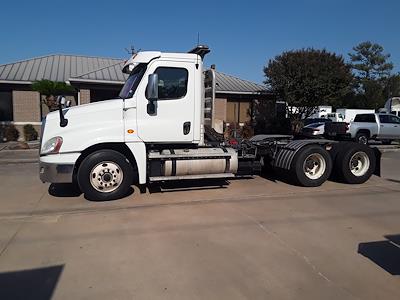 Used 2016 Freightliner Cascadia Day Cab 6x4, Semi Truck for sale #647795 - photo 1