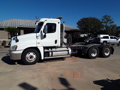 Used 2016 Freightliner Cascadia Day Cab 6x4, Semi Truck for sale #647797 - photo 1