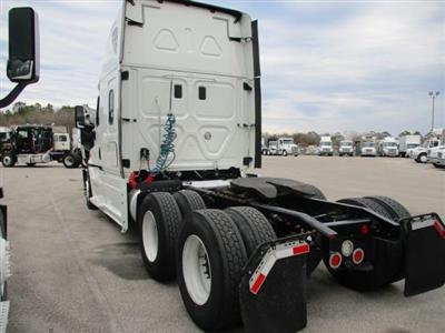 Used 2016 Freightliner Cascadia Sleeper Cab 6x4, Semi Truck for sale #653790 - photo 2